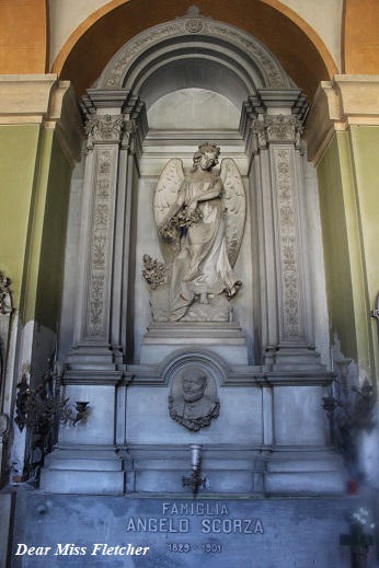 Monumento Scorza: l'angelo con i fiori – Dear Miss Fletcher